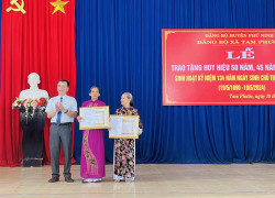 Đảng ủy xã tổ chức sinh hoạt Kỷ niệm 134 năm ngày sinh Chủ tịch Hồ Chí Minh